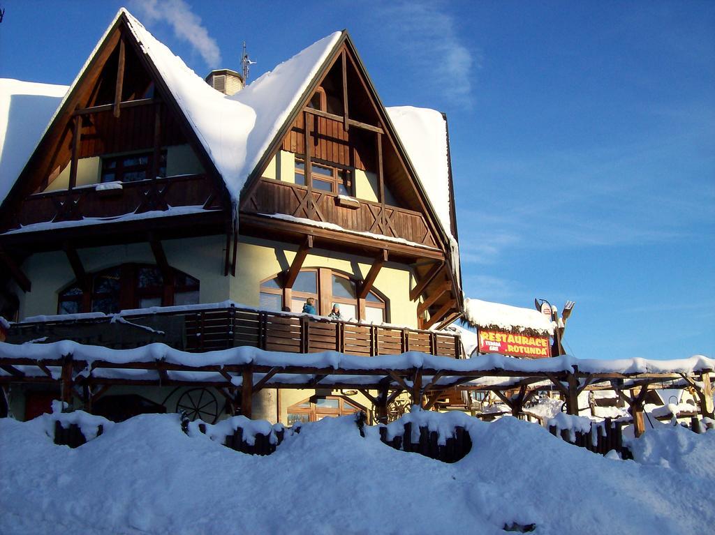 Penzion Rotunda Harrachov Esterno foto